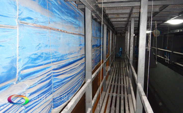設置在舞臺上空，以金屬排架懸掛燈具的設備——燈光吊架Side lighting ladder通用舞臺阻燃幕布