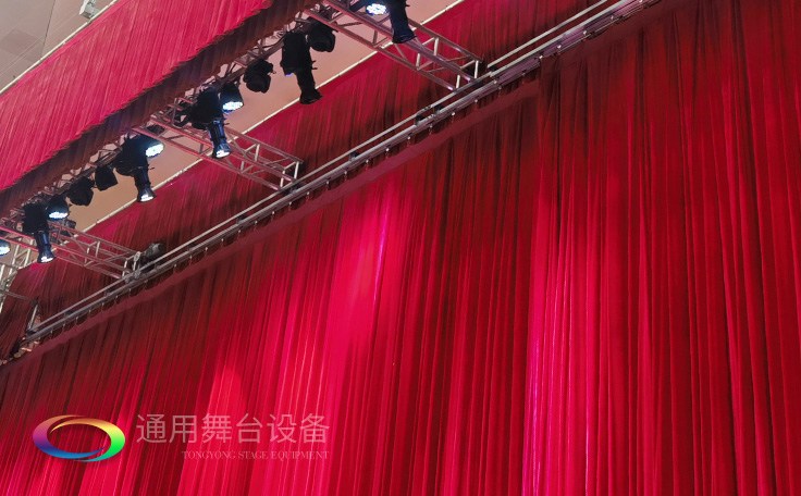 舞臺阻燃幕布面料的密度、吸光度對舞臺音響的擴聲、舞臺阻燃幕布的光效影響